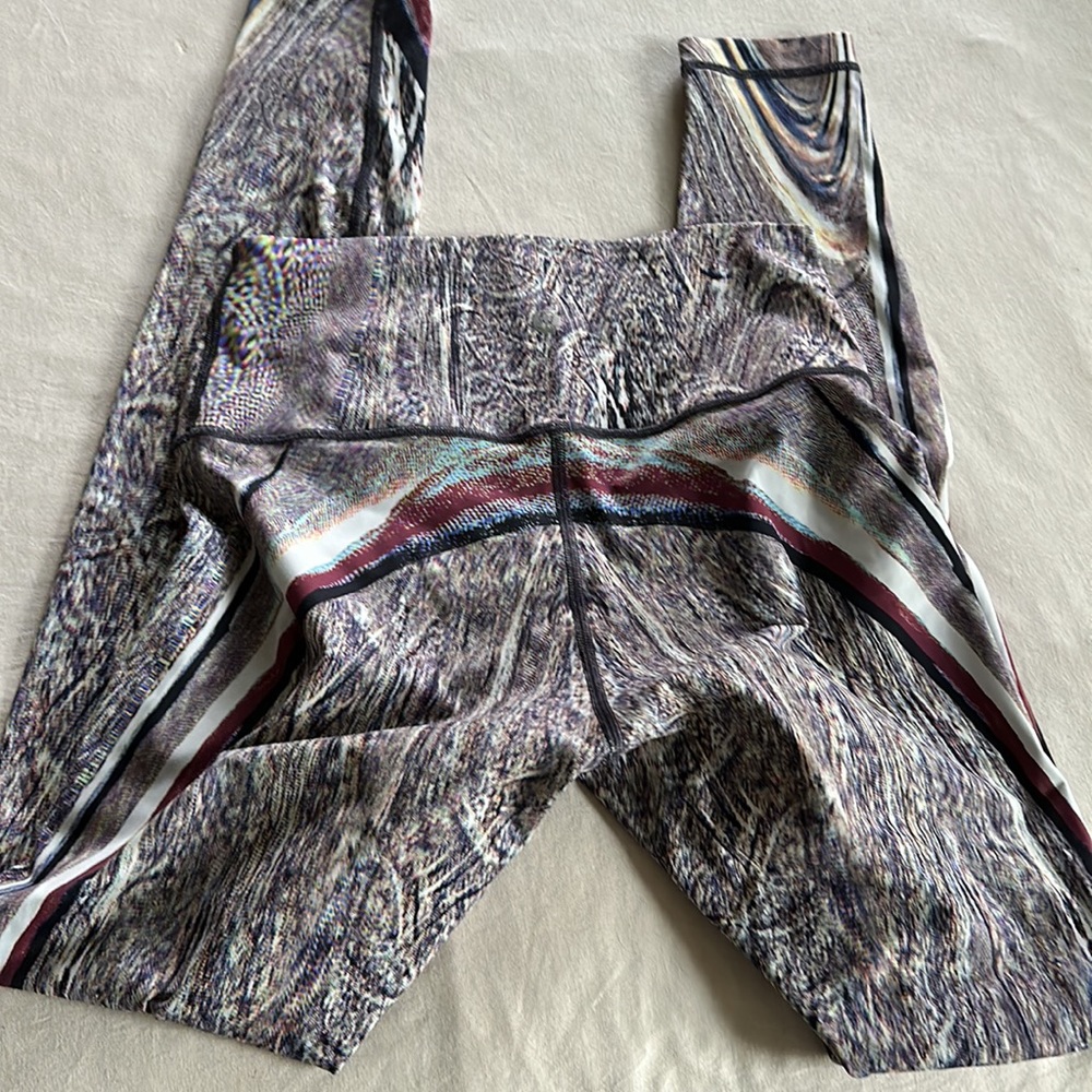 Lululemon size 6 leggings - Picture 3 of 5
